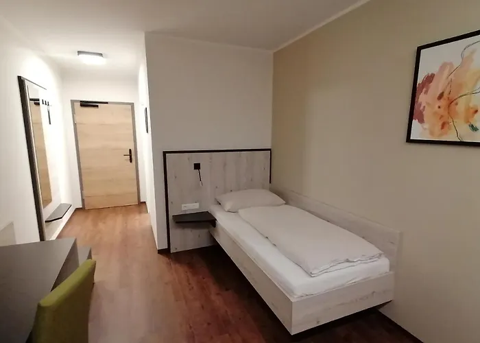 Wild & Bolz Emotel فندق تريبن