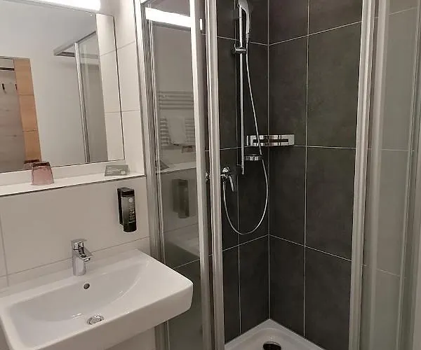 Wild & Bolz Emotel فندق